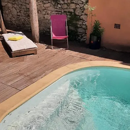 Alojamento de Acomodação e Pequeno-almoço Allegria Deluxe Nîmes