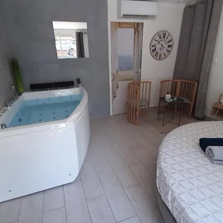 Oda ve Kahvaltı Allegria Deluxe Nîmes